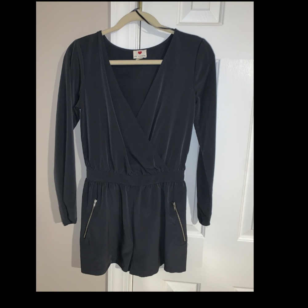 Gray Long-sleeve Romper w/Zipper Pockets